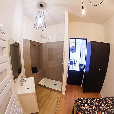 100m Tram C : 3 Personnes-parking-terrasse-fibre Appartement *